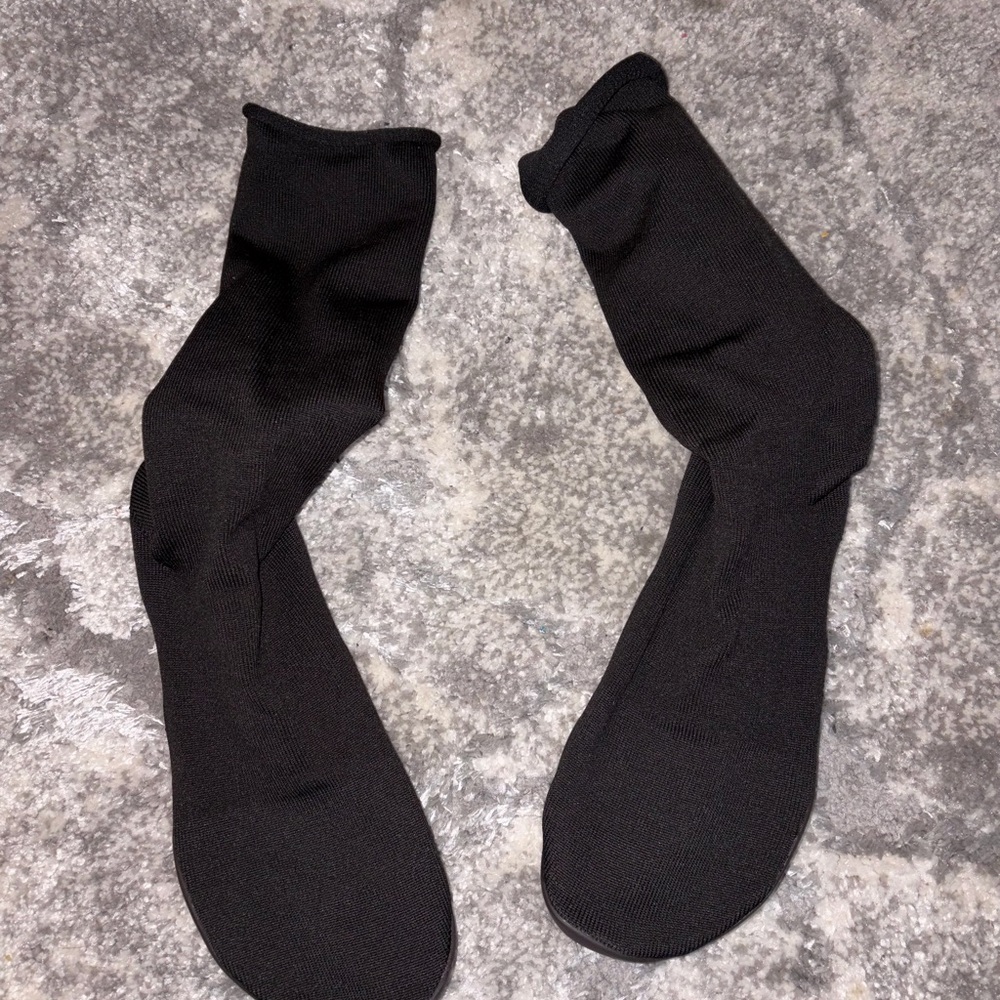 yeezy foot pods